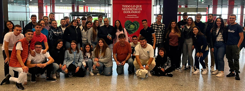Alumnos del CIFEA de Lorca visitan Biocultura y coinciden con el Ministro de Consumo